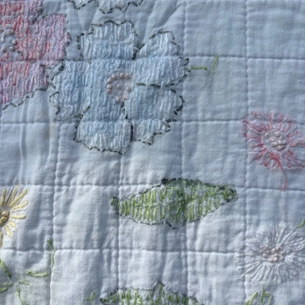Vtg Hand Embroidered/Cross Stitch Reversible Quilt Floral Scalloped Edge Cottage